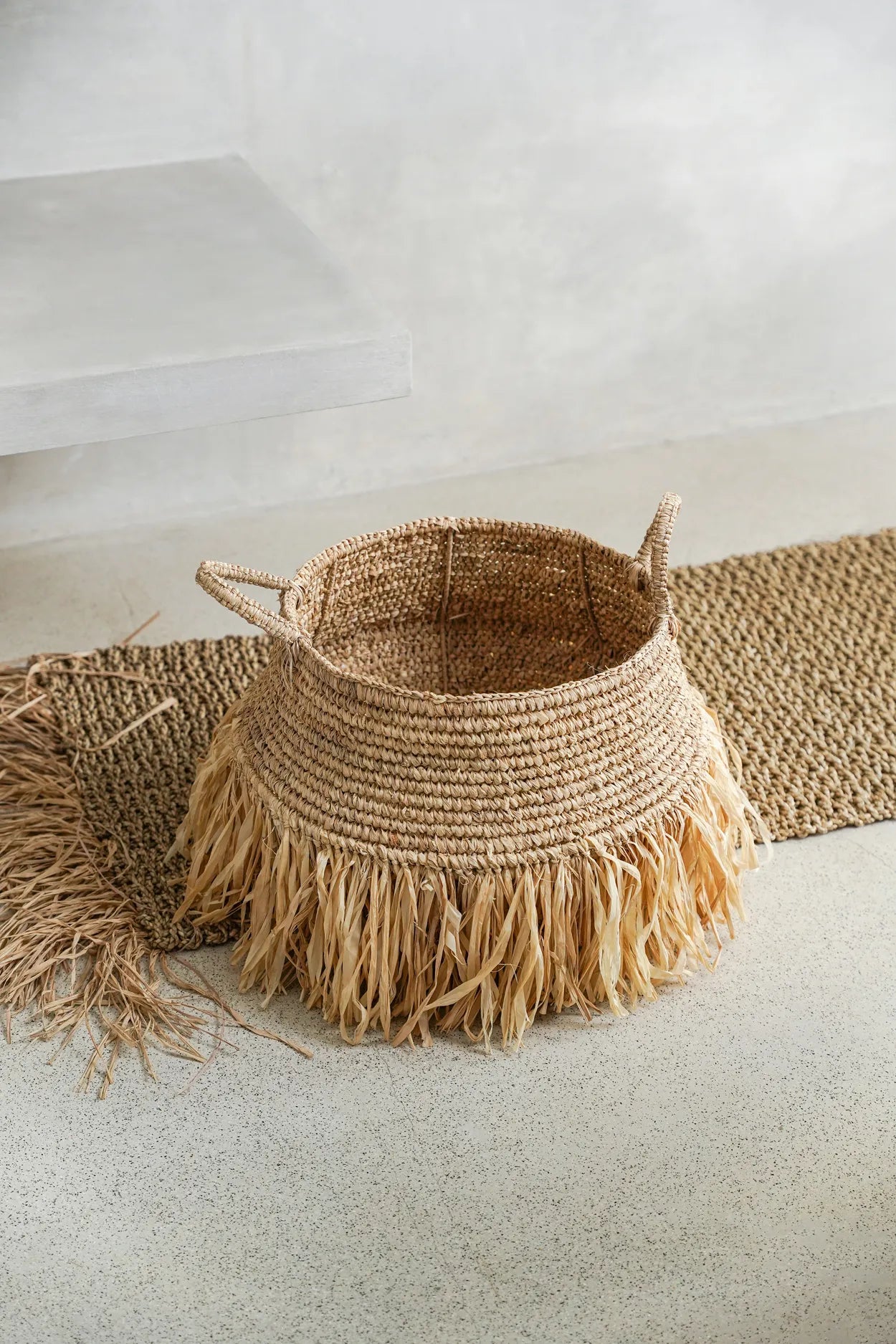 the-raffia-deluxe-baskets-natural-l