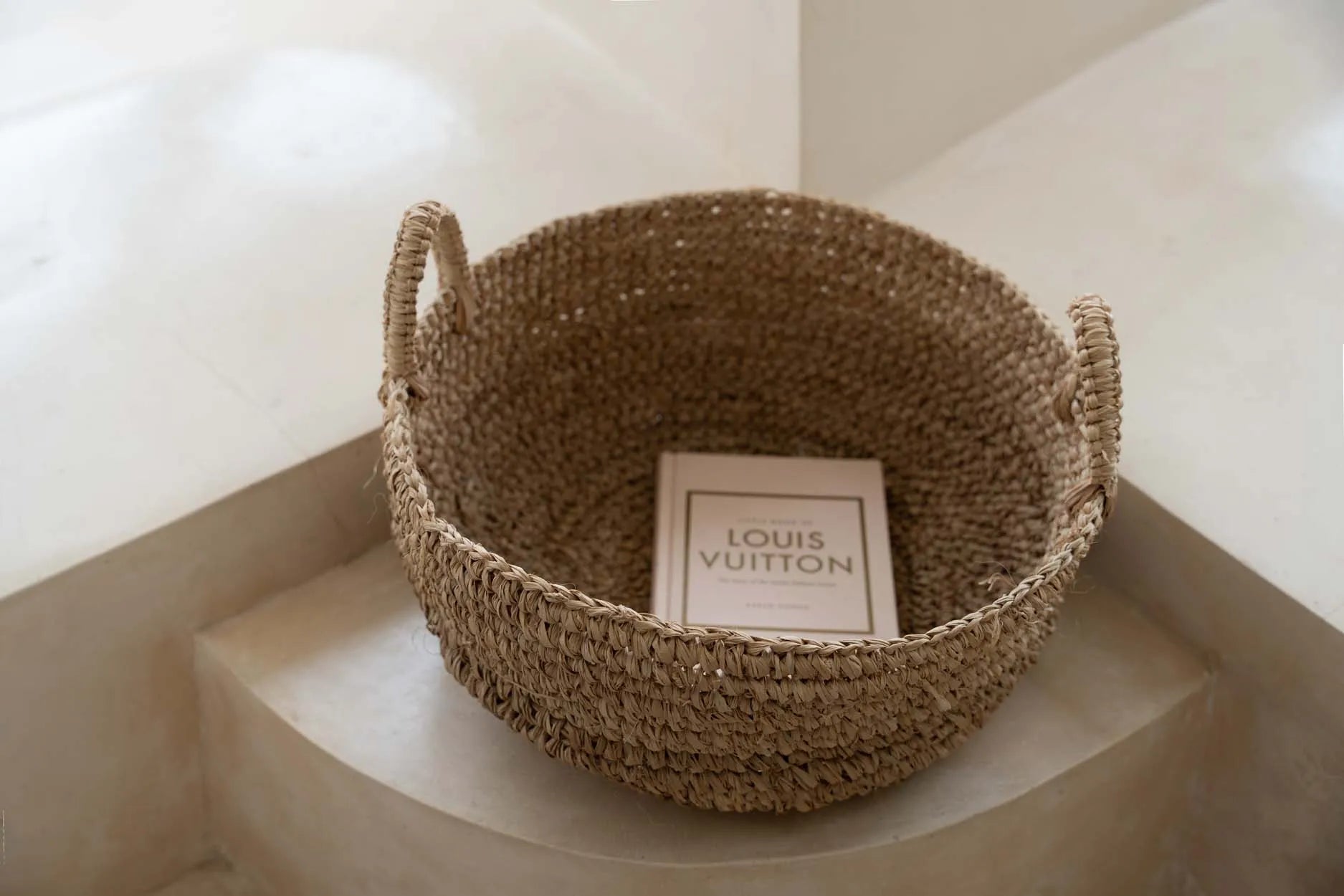 the-raffia-basket-trays-natural-l