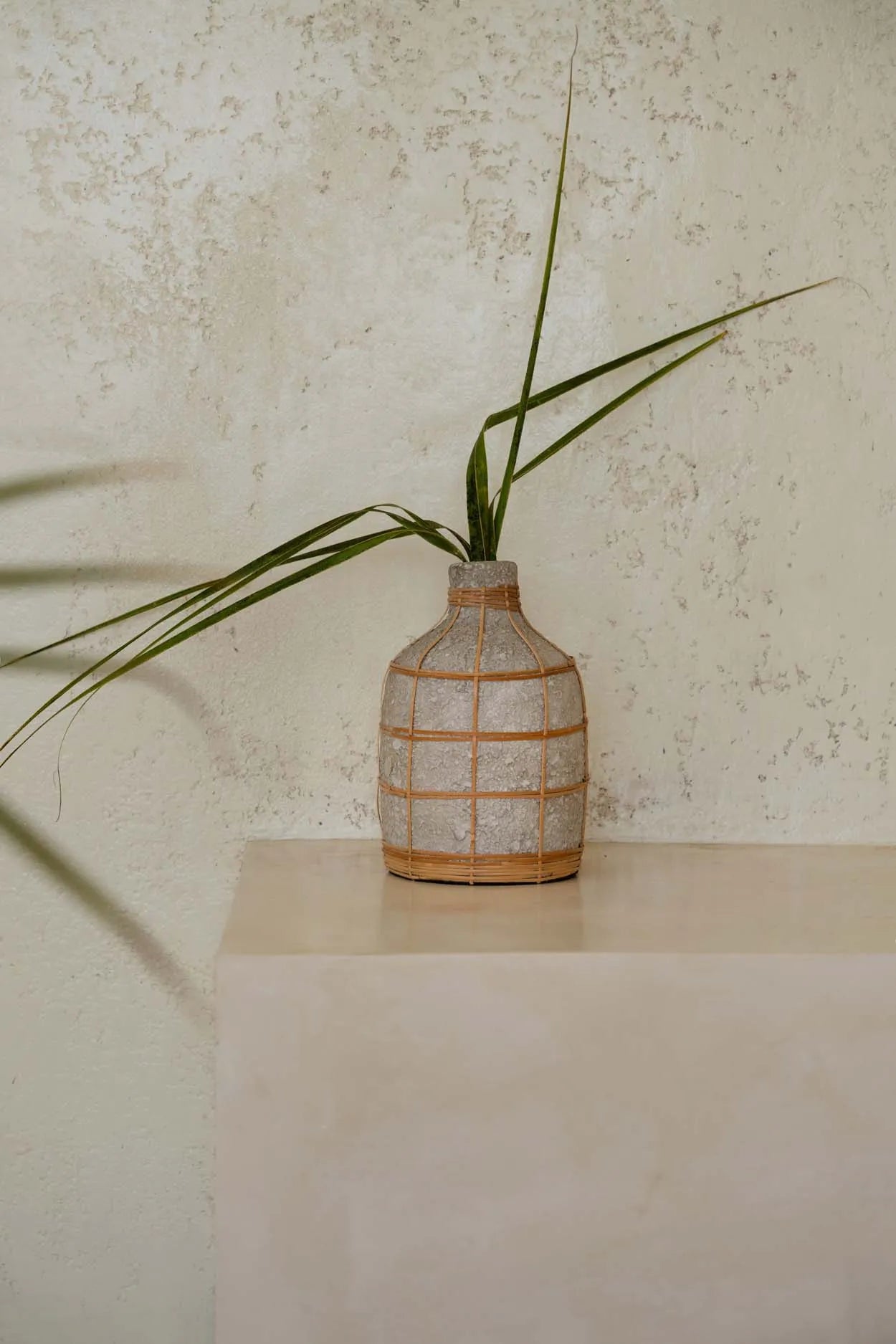 the-whoopy-vase-concrete-natural-l