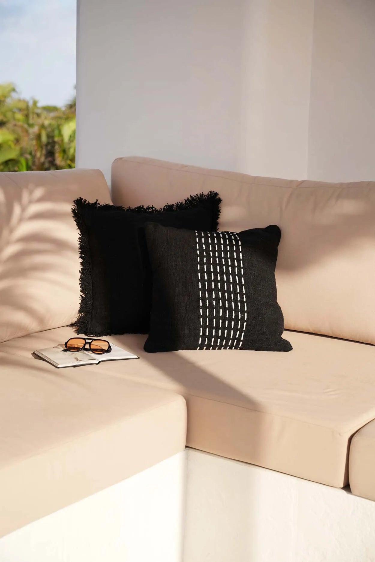 the-drizle-cushion-cover-black-white